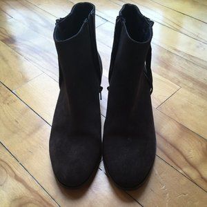 BRAND NEW brown suede boots